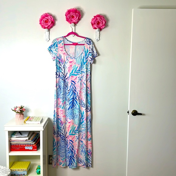 Lilly Pulitzer Wynne Maxi Dress in Crew Blue Tint Kaleidoscope Coral, Large. - Picture 3 of 11